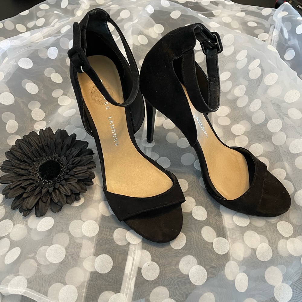 Adorable Black Suede Ankle Strap Heels 🖤
